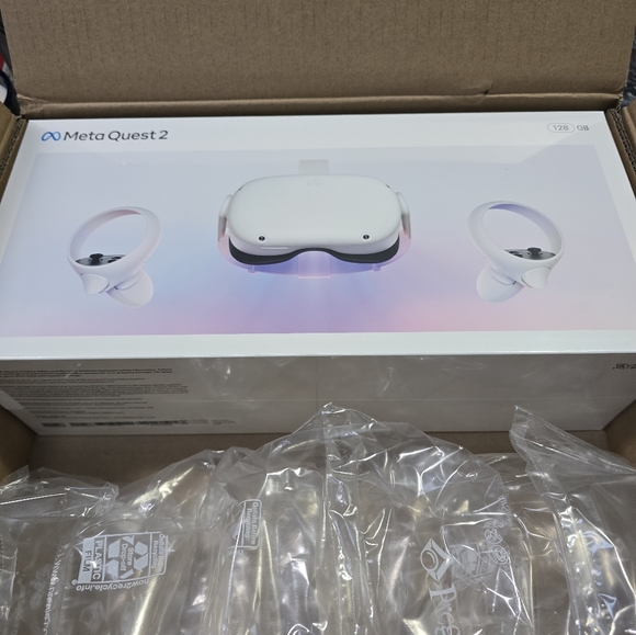 BoxMeta Quest 2 — All-in-One Wireless VR Headset - Picture 1 of 3